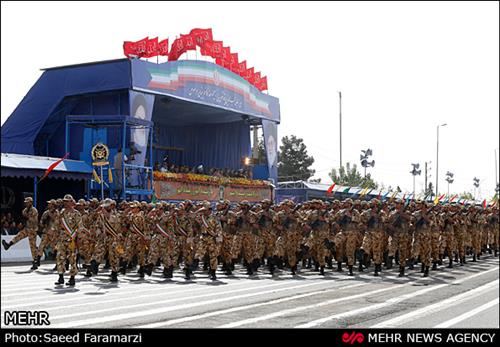نسیم نجف : رژه روز ارتش در تهران ، رژه روز ارنش با حضور دکتر روحانی در جوار مرقد بنیانگذاران انقلاب جمهوری اسلامی ایران