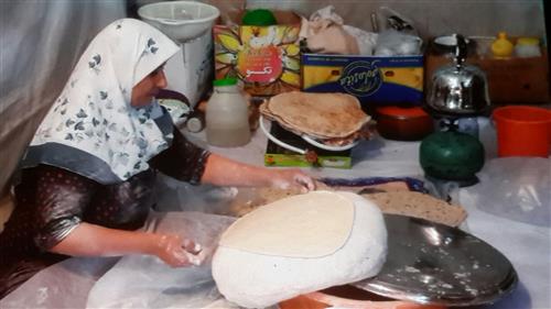 فرانک میرزامحمدی : زنی که نان می پزد ، 