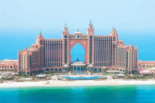 مینا صالحی : هتل آتلانتیس  ، آتلانتیس ,نام هتلی در نخل جمیرا در دبی، امارات متحدهٔ عربی است که در ۲۴ سپتامبر ۲۰۰۸ (‎۳ مهر ۱۳۸۷) افتتاح شد. این هتل تقلیدی از آتلانتیس جزیره بهشتی است که در باهاما ساخته شده‌است.
این مجموعه شامل یک پارک آبی پیشرفته به نام آکواوِنچر نیز است.
