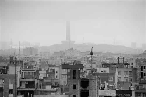 رسول ابراهیمی فرد : هوای پاک! ، وقتی برج میلاد در مه غلیظ ناشی از آلودگی هوای تهران ناپدید می شود.