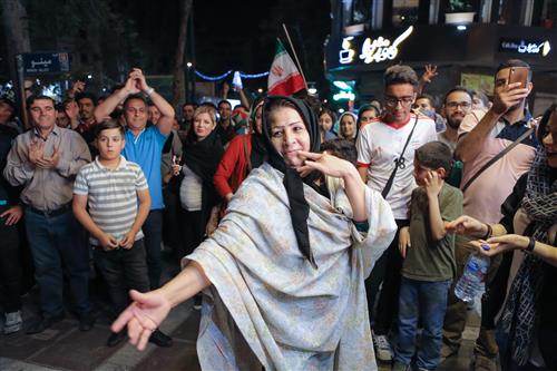 شبکه تصویر ( تصویرنت ) شادی مردم بعد از برد تیم فوتبال پرسپولیس