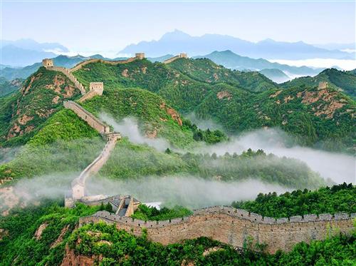 فریبا اسکندری : دیوار چین ، نمای باز از دیوار چین در فصل بهار و در میان مه، دیوار بزرگ چین، بزرگ ترین دیوار جهان و بزرگ ترین معماری باستانی می باشد.این دیوار در نقشه جغرافیایی چین ۲۱٬۱۹7 کیلومتر امتداد یافته‌است و در سال ۱۹۸۷ میلادی در فهرست میراث جهانی ثبت گردیده‌است.

