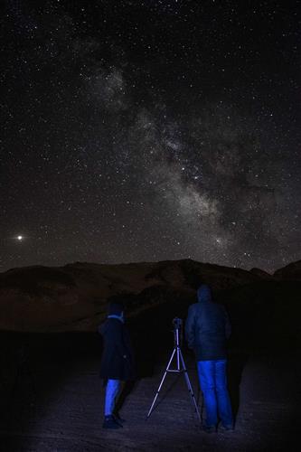 فاطمه معتمدی : فوتومونتاژ کهکشانی ، فوتومونتاژ کهکشان راه شیری با عکسی که از دو نفر که داشتند ستاره هارا تماشا میکردند.
فوتومونتاز خلق ترکیبی دو یا چند تصویر است.