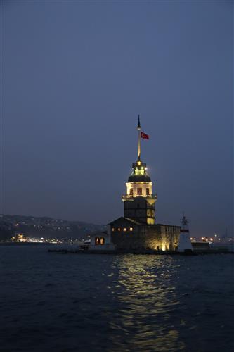 ملیکا مدنی فرد : برج دختر تنگه بسفر ، برج دخترواقع در تنگه بسفر  یکی از آثار  تاریخی شهر استانبول است که قدمت ان به 1000 سال پیش میرسد.