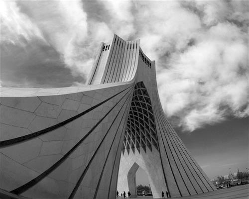 سارا میرحسینی : آزادی ، نمایی از برج آزادی در تهران در سال 94 یکی از اصلی ترین نماد های شهر تهران است